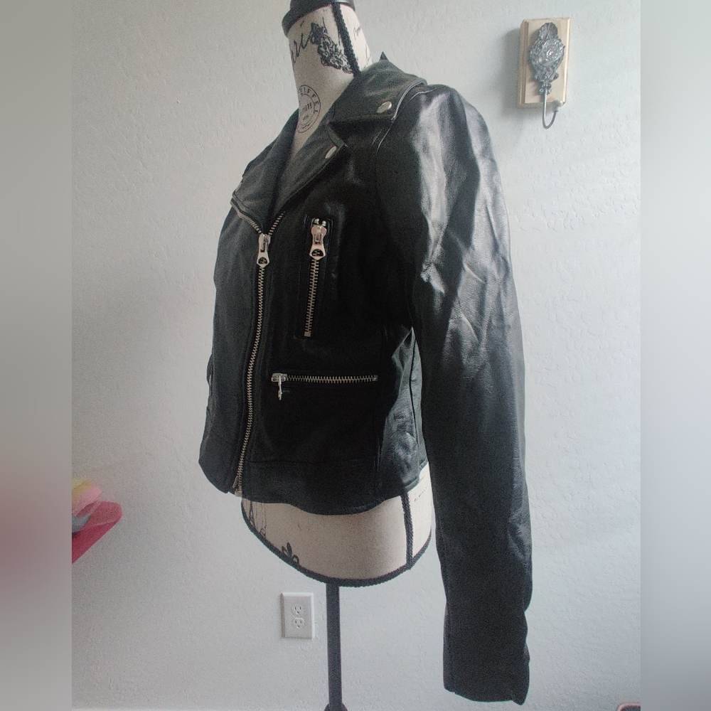 🆕 Torrid Vegan Faux Leather Punk Grunge Motorcycle Jacket (M/L/10/00 plus) - Picture 2 of 10